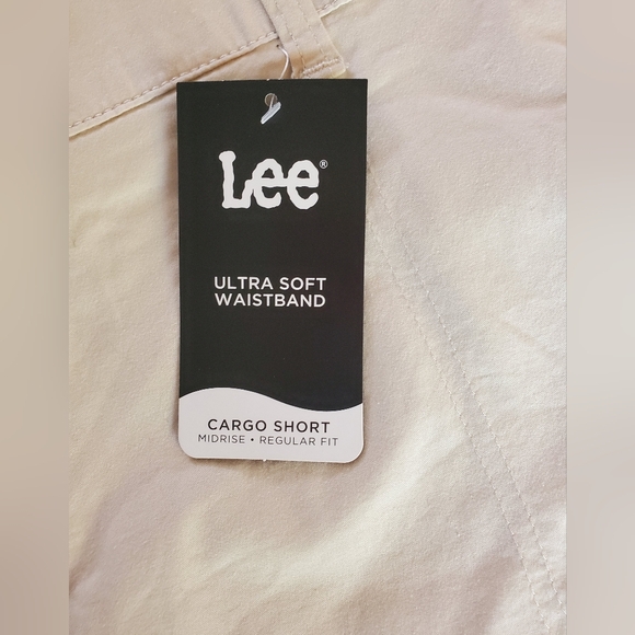 Lee Women's Cream Tan Cargo Shorts Mid Rise 5" Plus Size 22 NWT - Picture 6 of 10